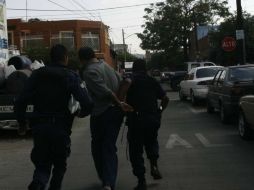 El detenido, quien presentaba golpes producto de la riña, es remitido al MP donde se resolverá su situación legal. EL INFORMADOR / ARCHIVO