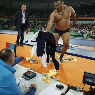 La lucha en Río termina con 'semidesnudos' de protesta