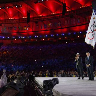 Tokio recibe la bandera olímpica