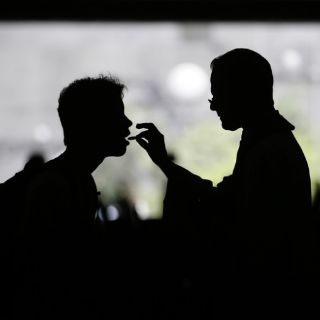 Detienen en Londres a cura acusado de abuso de menores