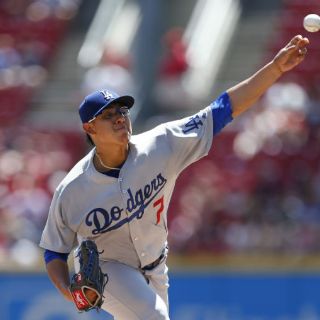 Julio Urías llega a cuatro victorias