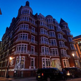 Denuncia intento de intrusión a embajada donde se refugia Assange