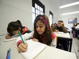 Una buena hidratación ayuda a mantener el rendimiento mental de los estudiantes. EL INFORMADOR / ARCHIVO