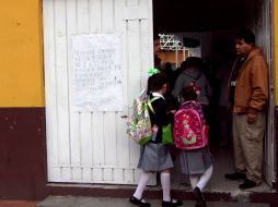 Exhortan a padres de familia y maestros a evitar el peso excesivo en las mochilas. NTX / N. Tavira