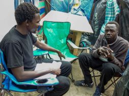 Miles de inmigrantes se concentran en Calais con la intención de entrar clandestinamente en el Reino Unido. AFP / P. Huguen