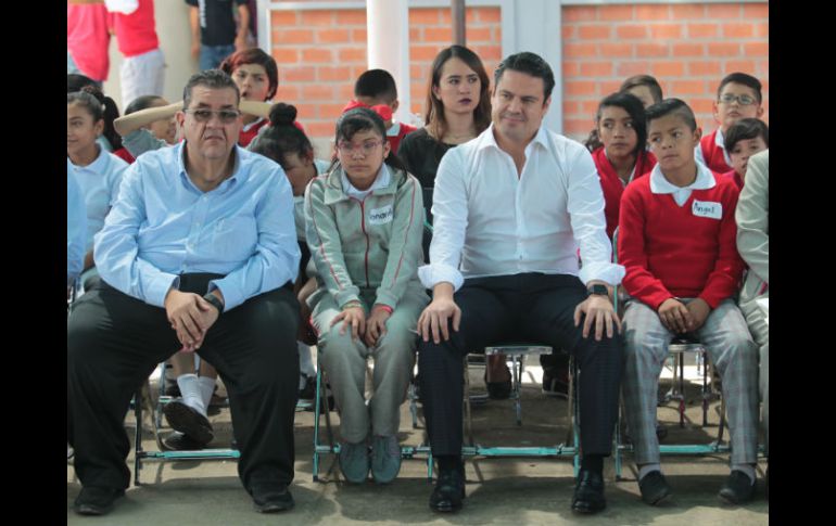 Aristóteles Sandoval asegura que el compromiso del Gobierno es acabar con todas las aulas provisionales. EL INFORMADOR / F. Atilano