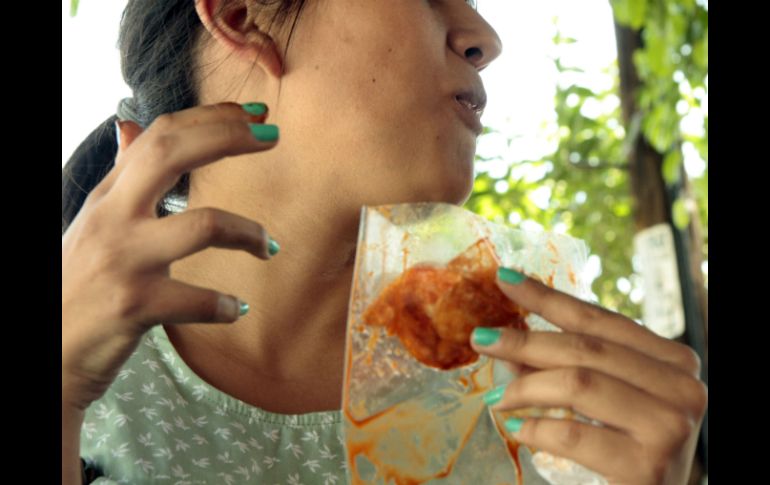 La gastritis es causada por el consumo de alimentos irritantes o calientes, ácidos, picantes o la ingesta de alcohol. EL INFORMADOR / ARCHIVO