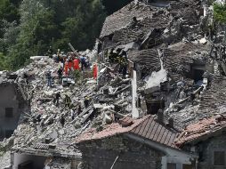 El gobierno italiano evitó dar una cifra de víctimas, pues siguen rescatando víctimas de los sitios afectados. AP / Crocchioni