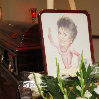 Amigos y familiares despiden a Evita Muñoz 'Chachita'