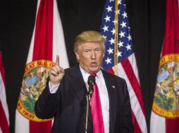 El magnate insinuó que los demócratas se han aprovechado de los hispanos. AP / L. Elliot