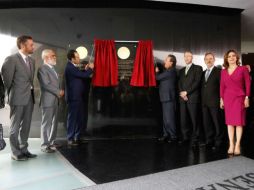 La placa conmemorativa contiene los nombres de los presidentes de la mesa directiva. TWITTER / @senadomexicano