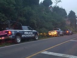 Policías estatales arribaron al lugar de los hechos en el municipio de Paracho, a la altura de Aranza. TWITTER / @MICHOACANSSP