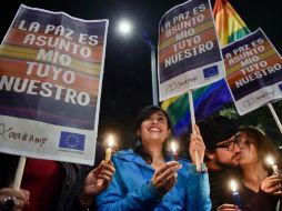 Colombianos salen a las calles para celebrar el histórico acuerdo de paz. AFP / G. Legaria