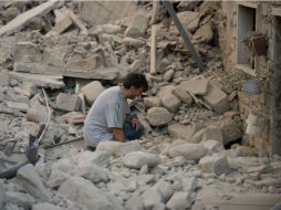 Dolor y escombros. Con el pasar del tiempo disminuye la posibilidad de encontrar gente con vida. AFP / F. Monteforte