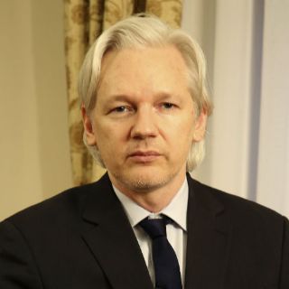 Assange promete nuevas filtraciones sobre Clinton