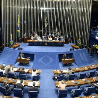 Senado de Brasil comienza deliberaciones sobre Rousseff