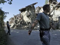 Un nuevo temblor causa pánico entre los pocos habitantes que se han quedado en los alrededores del pueblo. AP / A. Tarantino