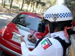 La Policía Vial tendrá la facultad de aplicar sanciones, incluso cuando el vehículo esté estacionado. EL INFORMADOR / ARCHIVO