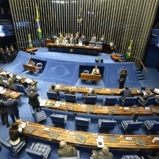 Senado brasileño inicia sesión para escuchar a defensa de Rousseff