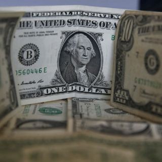 Dólar cierra semana con ganancias, se vende en 18.90 pesos