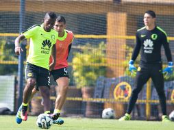 Darwin (verde) salió de las instalaciones azulcrema acompañado por el doctor del equipo. TWITTER / @ClubAmerica