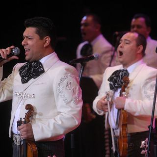 Mariachis vibran con sus melodías