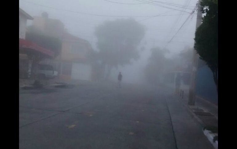 La densa capa cubre la zona de Periférico Norte y Tonalá. ESPECIAL /
