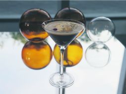 Ojos tapatíos. Preparado con café frío, jarabe de piloncillo, licor de café, crema batida, shot de espresso. EL INFORMADOR / R. Tamayo