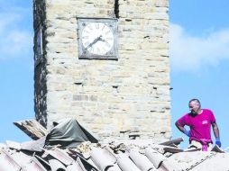 Daños. Edificios centenarios sufrieron fracturas y derribos luego del sismo sucedido en Italia. AP / ARCHIVO