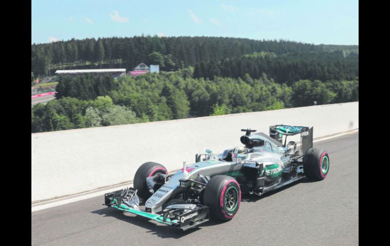 Lewis Hamilton. El piloto británico en una de sus vueltas de ayer en  Spa-Francorchamps. EFE /