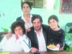 Familia. A pesar de sus múltiples ocupaciones, Santiago Sánchez era un hombre dedicado a su esposa e hijos. ESPECIAL /