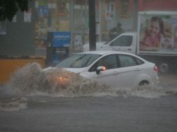 Recomiendan tomar precauciones al salir de casa y circular con ciudado en zonas inundadas. EL INFORMADOR / R. Tamayo