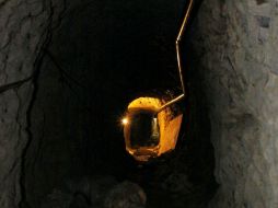 Los policías federales realizaban recorridos dentro del drenaje pluvial del cerco fronterizo cuando detectaron tierra suelta. NTX / ARCHIVO