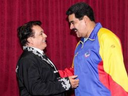 Mis recuerdos eternos a Juan Gabriel, extraordinario artista y ser humano, expresó Maduro a través de su cuenta de Twitter. TWITTER / MultimedioVTV