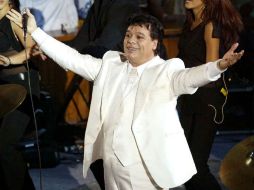 En redes sociales, seguidores de Juan Gabriel intercambian posturas acerca de la posibilidad de que el evento siga como un homenaje. NTX / ARCHIVO