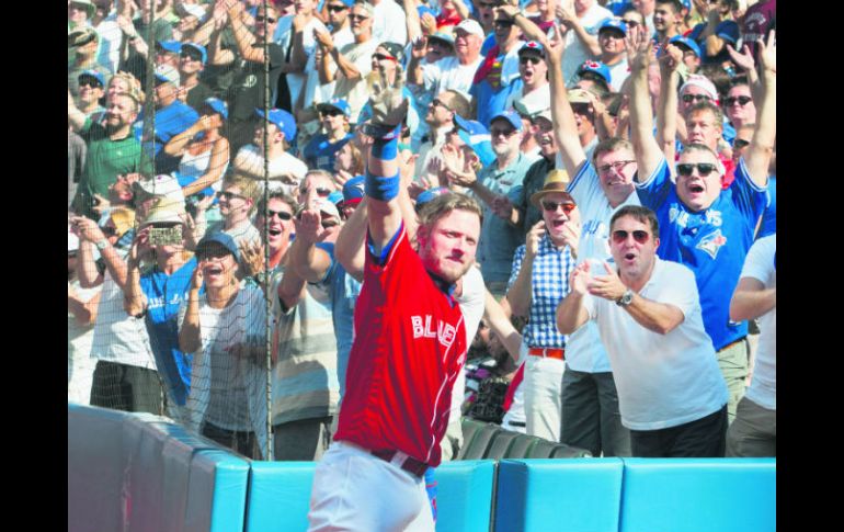 Imparable. El antesalista Josh Donaldson pegó tres jonrones en la victoria de los Azulejos de Toronto. AP /