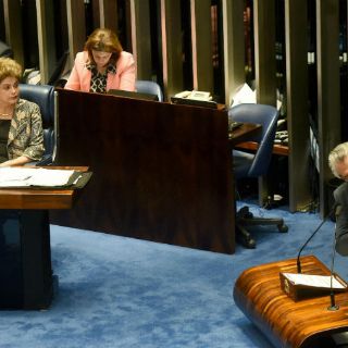 Rousseff pide al Senado que voten contra su destitución
