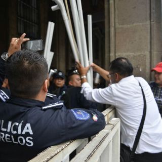 Javier Sicilia denuncia golpes de antimotines