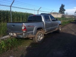 Autoridades aseguraron una camioneta gris, en la cual había varias armas de fuego. ESPECIAL / Fiscalía