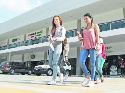Fraccionamiento del Bosque. Los centros comerciales pequeños también aprovechan las cercanías de los centros de estudio. EL INFORMADOR / A. Camacho