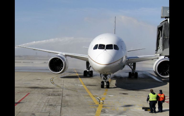 El avión tuvo que aterrizar en Irlanda, donde se les brindó atención a los afectados. AP / ARCHIVO