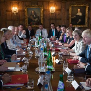 Theresa May promete que el 'Brexit' será un éxito