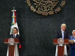 El magnate sostuvo ante el Presidente Enrique Peña Nieto su idea de construir un muro en la frontera. EFE / J. Nuñez