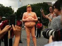 El colectivo de artistas 'Indecline' instaló las estatuas en diversas partes de EU. AFP / ARCHIVO