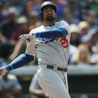 Adrián González batea un hit en derrota de Dodgers