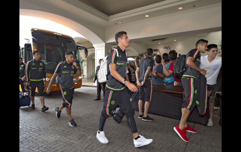 Medios de comunicación y aficionados esperaban al equipo dirigido por Juan Carlos Osorio. MEXSPORT / J. Ramírez