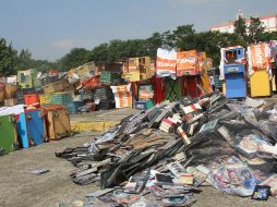 En la destrucción de las máquinas estuvieron presentes autoridades de varios municipios. ESPECIAL /