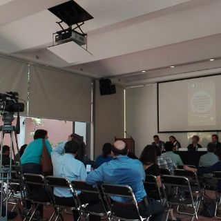 Ciudadanos confían más en radio y periódicos que en TV