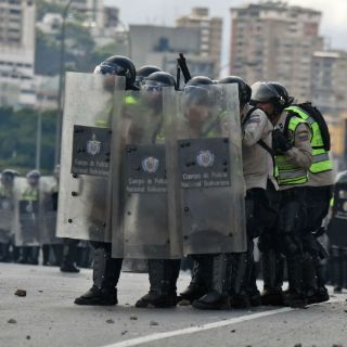 Miles reclaman la salida de Nicolás Maduro