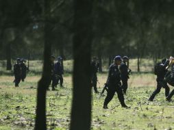 Oficiales repelen la agresión, por lo que los sujetos buscaron escapar por una brecha hacia un cerro cercano. EFE / ARCHIVO